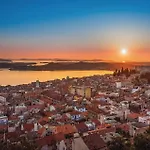 1 Bedroom Gorgeous In